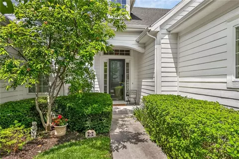 9657 Lime Stone Rd, Parkville, MO 64152