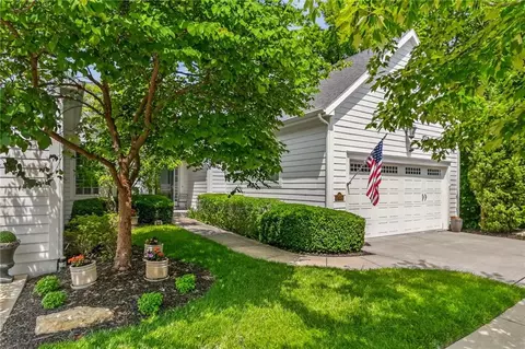 9657 Lime Stone Rd, Parkville, MO 64152