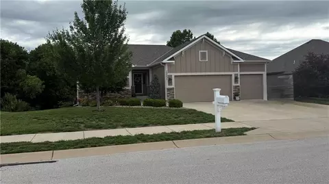 13235 N Shadow Brook Ct, Platte City, MO 64079