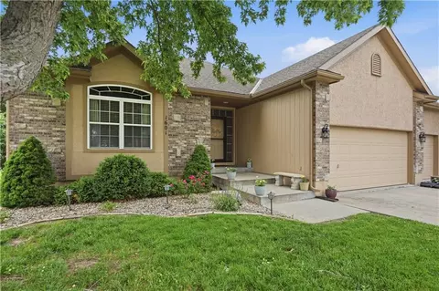 1601 Chisam Rd, Kearney, MO 64060