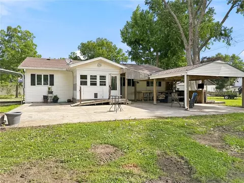 Exterior - 215 W 2nd St, Sumner, MO 64681 photo 3 of 10