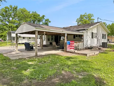 Exterior - 215 W 2nd St, Sumner, MO 64681 photo 2 of 10