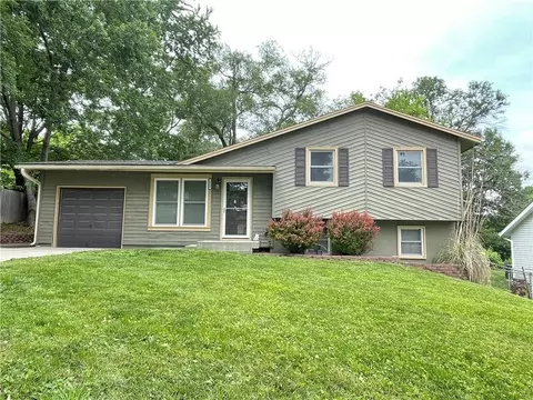 212 Jackson Ave, Liberty, MO 64068