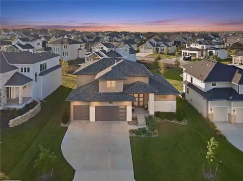 12406 W 170th Ter, Overland Park, KS 66221