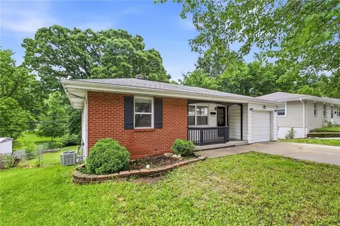5249 N Richmond Ave, Kansas City, MO 64119