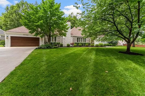 5726 Howe Dr, Fairway, KS 66205