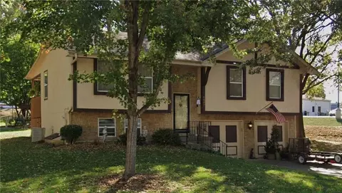 6807 Orchard St, Liberty, MO 64068