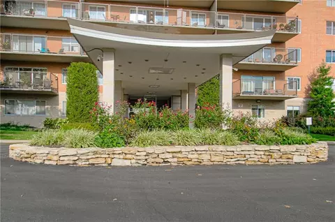 4550 Warwick Blvd #1205, Kansas City, MO 64111
