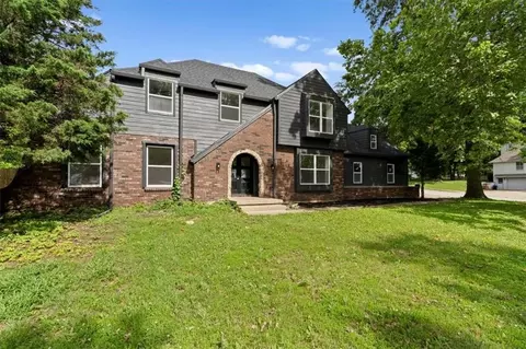 Exterior - 307 S Sunset Ln, Raymore, MO 64083 photo 3 of 5