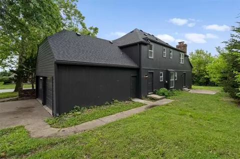 Exterior - 307 S Sunset Ln, Raymore, MO 64083 photo 4 of 5