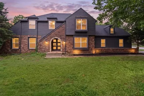 307 S Sunset Ln, Raymore, MO 64083