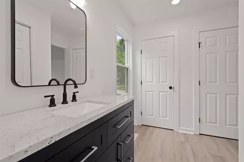 Bath - 307 S Sunset Ln, Raymore, MO 64083 photo 3 of 5