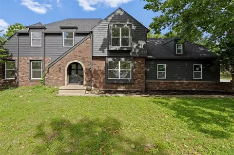 Exterior - 307 S Sunset Ln, Raymore, MO 64083 photo 2 of 5
