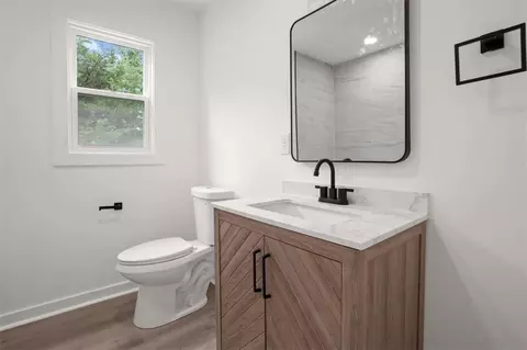 Bath - 307 S Sunset Ln, Raymore, MO 64083 photo 4 of 5