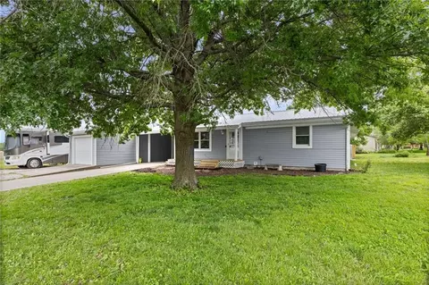 330 N Grant St, Garnett, KS 66032