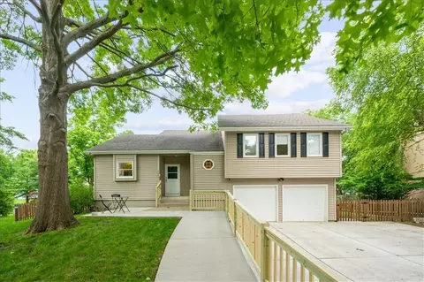 14801 S Arapaho Dr, Olathe, KS 66062