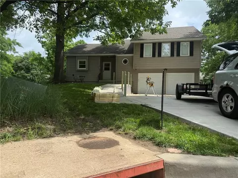 14801 S Arapaho Dr, Olathe, KS 66062