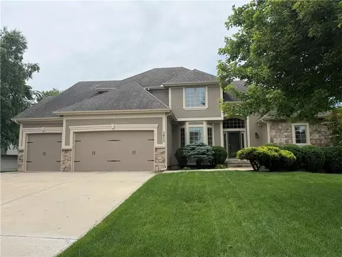1613 NE Shadow Valley Dr, Lees Summit, MO 64064