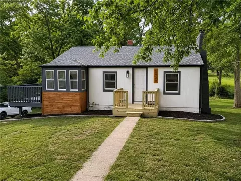 2920 NE 39th St, Kansas City, MO 64117