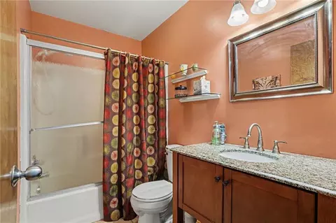 Bath - 705 Benjamin Ave, Gower, MO 64454 photo 3 of 3