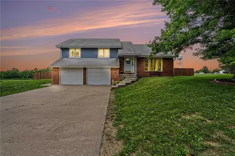 705 Benjamin Ave, Gower, MO 64454