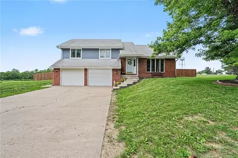 Exterior - 705 Benjamin Ave, Gower, MO 64454 photo 5 of 5