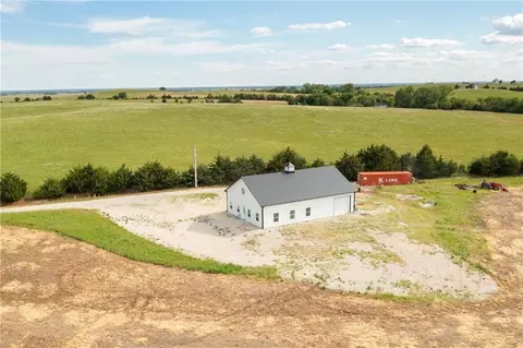 27699 S Hoch Rd, Osage City, KS 66523