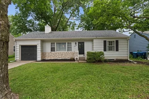 2816 W 75th St, Prairie Village, KS 66208
