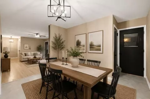 Dining - 2806 N River Blvd, Independence, MO 64050 photo 1 of 1
