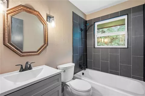 Bath - 2806 N River Blvd, Independence, MO 64050 photo 1 of 1
