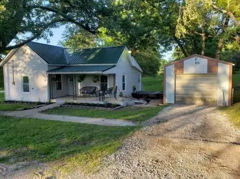88 N Douglas St, Kingston, MO 64650