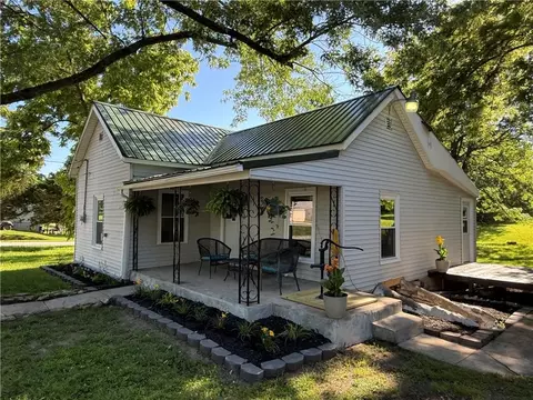 88 N Douglas St, Kingston, MO 64650