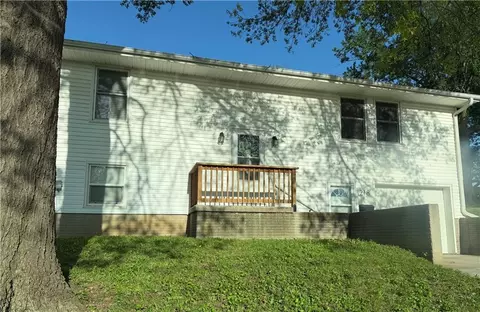218 N Hale St, Carrollton, MO 64633