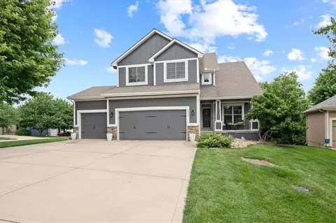 Exterior - 1304 Ashdown Cir, Raymore, MO 64083 photo 2 of 7