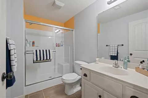 Bath - 1304 Ashdown Cir, Raymore, MO 64083 photo 4 of 4