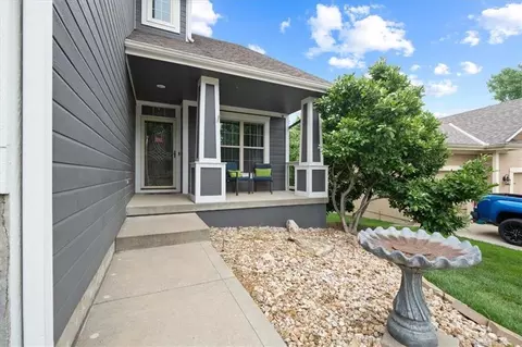 Exterior - 1304 Ashdown Cir, Raymore, MO 64083 photo 3 of 7