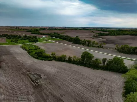 320 Th Foxtail Rd, Hiawatha, KS 66434