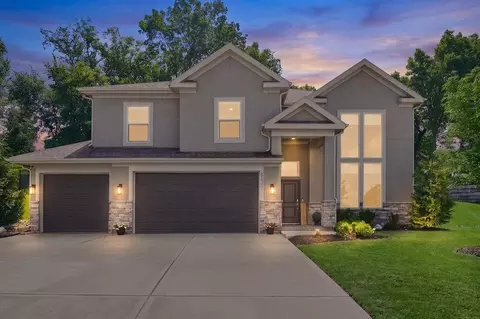 5807 N Bell Ct, Kansas City, MO 64118