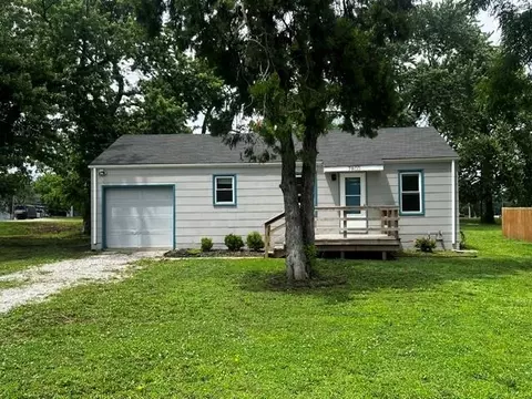 7800 E 86th St, Raytown, MO 64138