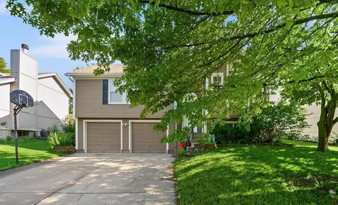 210 NW 112th St, Kansas City, MO 64155