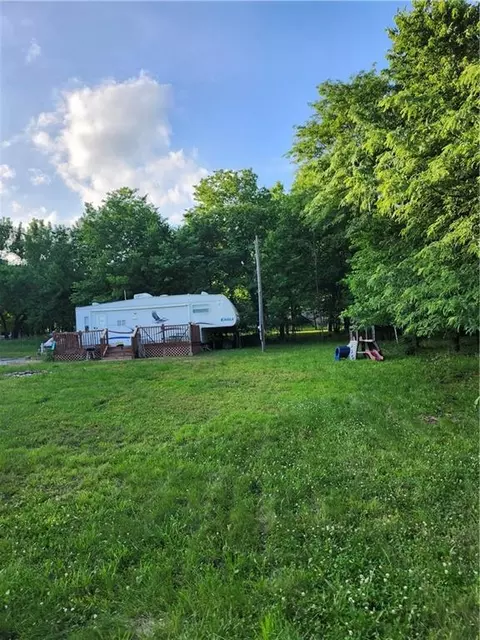 77 Deepwoods Dr, Linn Valley, KS 66040