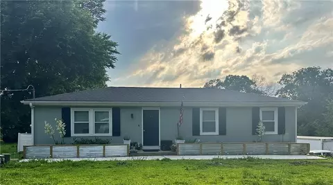 240 S 100th St, Edwardsville, KS 66111