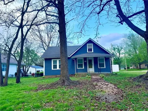 309 5th St, Greenwood, MO 64034