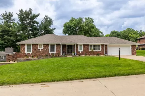 20 Stonecrest Dr, Saint Joseph, MO 64506