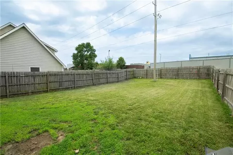 Exterior - 1421 Ash Ct, Eudora, KS 66025 photo 4 of 5