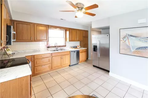 Kitchen - 1421 Ash Ct, Eudora, KS 66025 photo 4 of 4
