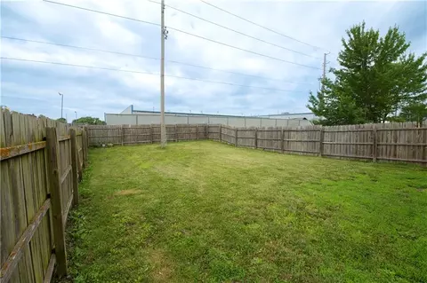 Exterior - 1421 Ash Ct, Eudora, KS 66025 photo 2 of 5