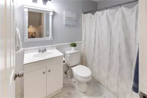 Bath - 1421 Ash Ct, Eudora, KS 66025 photo 2 of 2