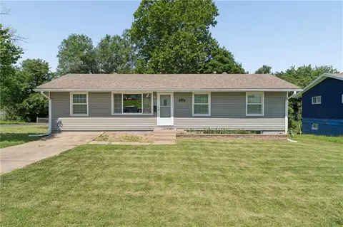 8138 Sterling Ave, Raytown, MO 64138