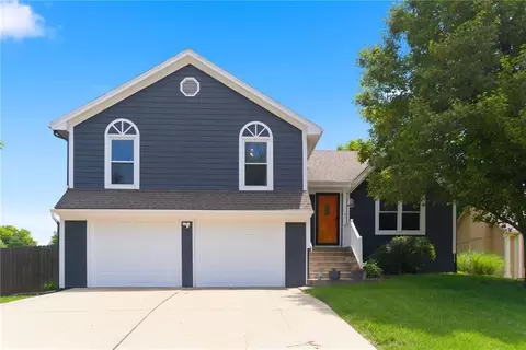 1012 NW Pennington Pl, Blue Springs, MO 64015